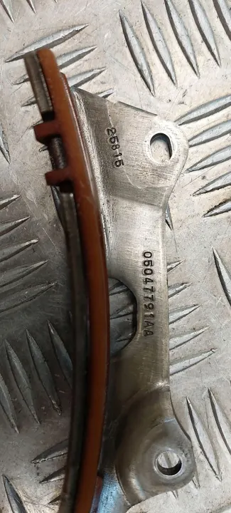 Dodge Durango III Motordelar 05047791AA image 3