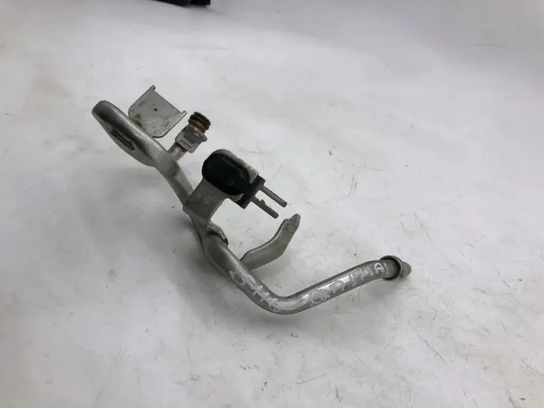 Nissan Turbo-Ölleitung OEM 144986UB0B - Gebraucht image 2
