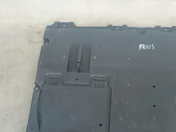 Motorplåt TOYOTA PRIUS IV Fram image 2