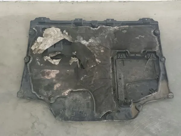 Motorplåt TOYOTA PRIUS IV Fram image 6