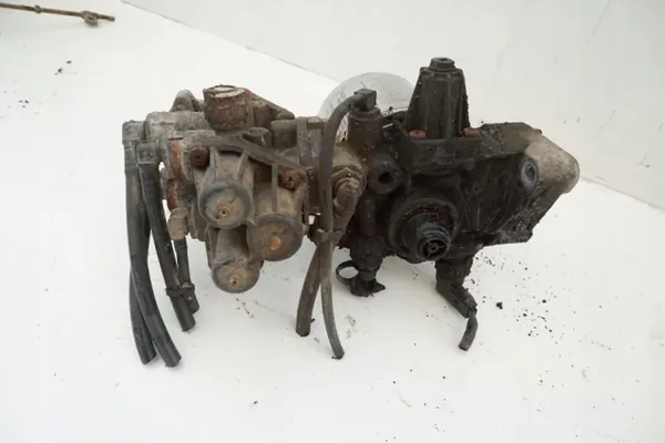 Soupape de sécheur d'air OEM 9325000070 Mercedes Atego 4.2 image 3