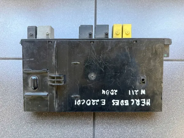 Mercedes SAM Module OEM A2115453501 Gebruikt image 4