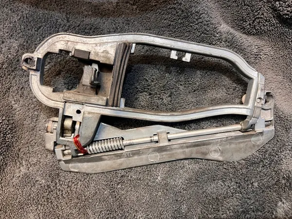 Support de poignée de porte BMW X5 E53 avant gauche OEM 51218243615 image 4