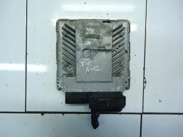 Motorregelaar VW Golf VI 2.0TDI OEM 03G906018FC image 2