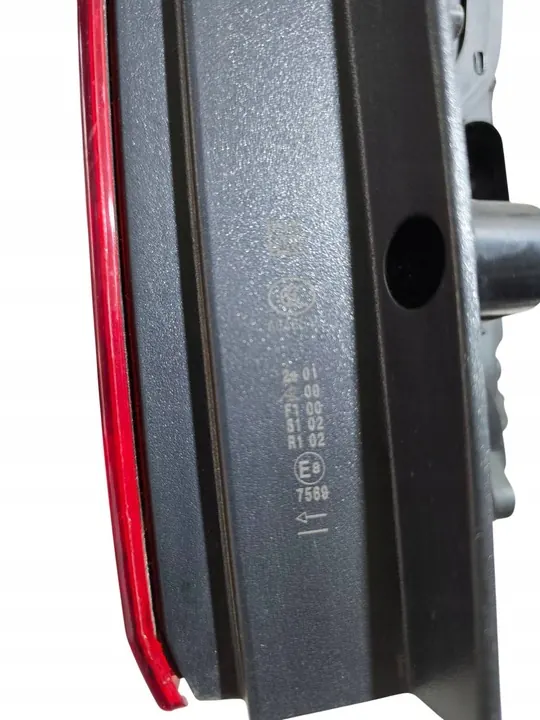 Volkswagen Caravelle T6 2016 Luz Trasera Izquierda OEM image 7