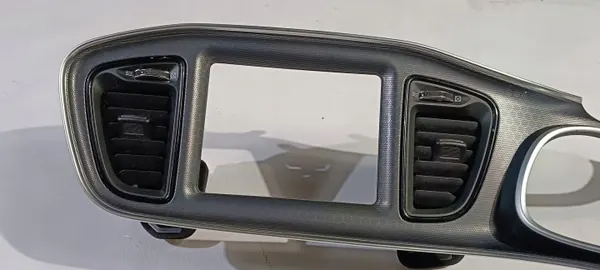 Dodge Challenger 2017 Instrumentbräda Dekor OEM 5LE10XSBAD image 4