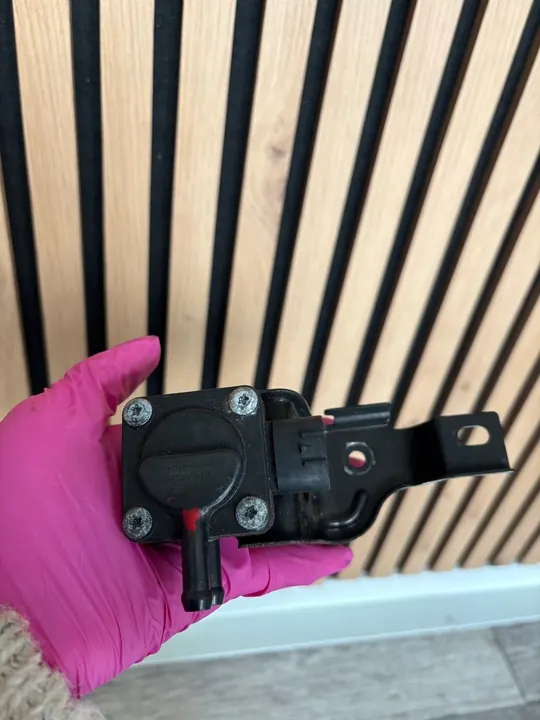 Sensor de pressão DPF Toyota Corolla Verso II 2.2 D-CAT image 4