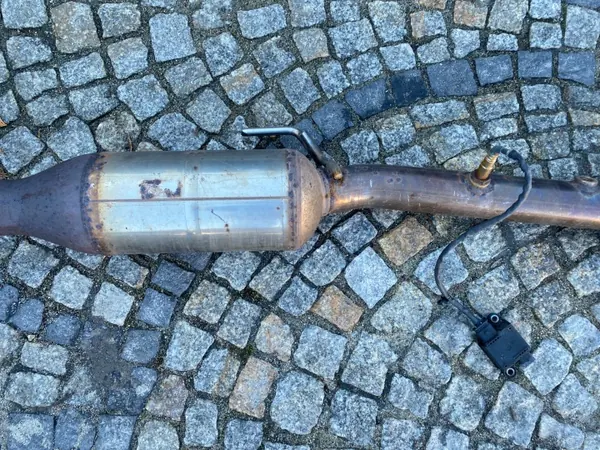 Mercedes Uitlaat Demper Katalysator OEM 4704900900 image 3