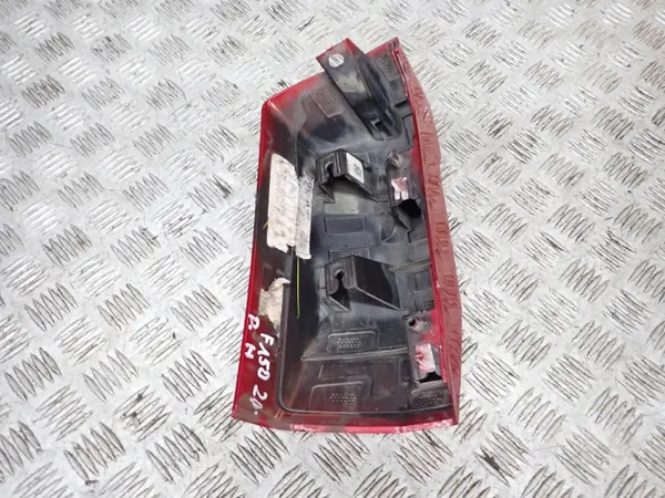 Cobertura de pilar traseiro esquerdo OEM ML34-1629427-AC5KBX image 3