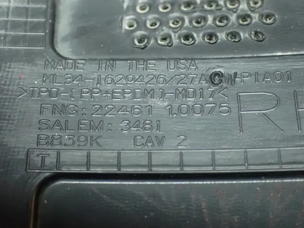 Cobertura de pilar traseiro esquerdo OEM ML34-1629427-AC5KBX image 4
