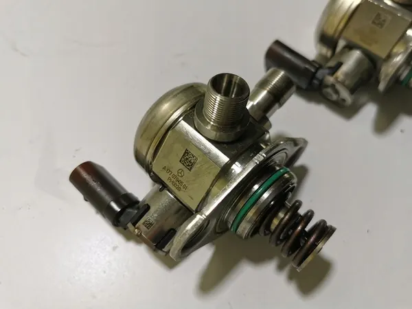 Hoge druk brandstofpomp Mercedes Benz A1770700501 image 4