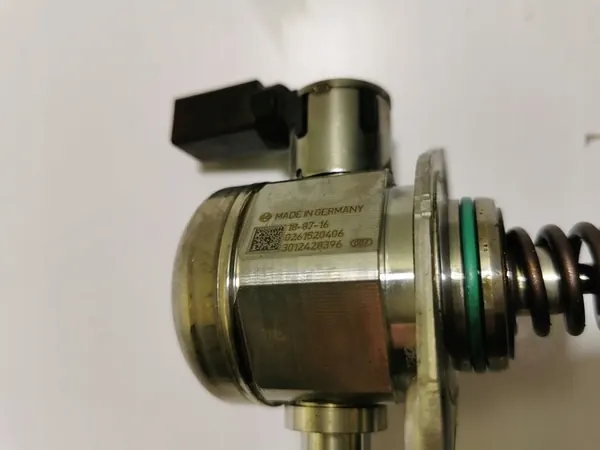 Hoge druk brandstofpomp Mercedes Benz A1770700501 image 5