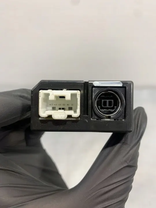 Tomada USB Subaru OEM FBZ18982 - Estado Usado image 4