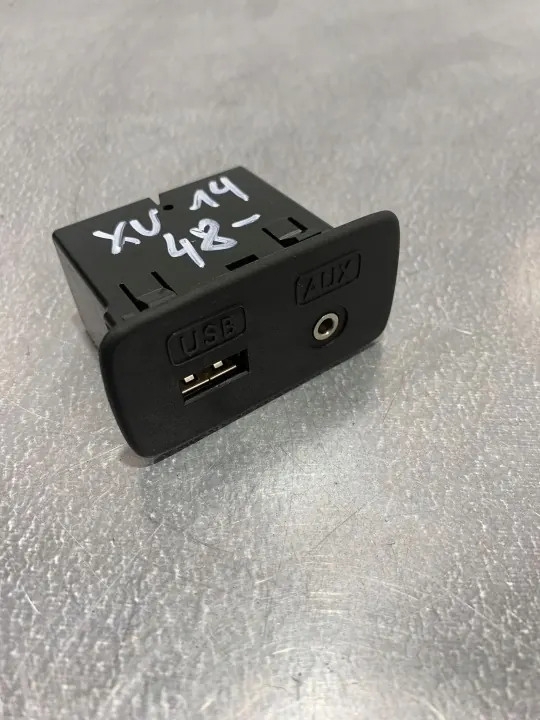 Tomada USB Subaru OEM FBZ18982 - Estado Usado image 5
