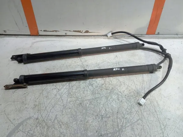 Toyota RAV4 Kofferbakactuator Set OEM 6891042060 image 2