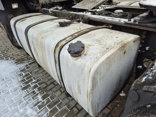 Réservoir de carburant complet 200x68x63 DAF XF 105 image 3