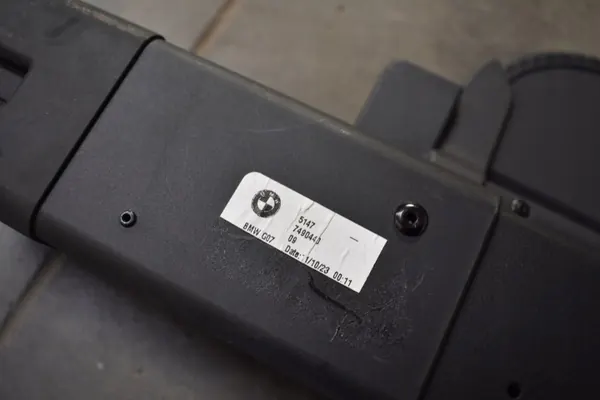 Cortina de maletero BMW G07 OEM 7490440 5555 - Usado image 3