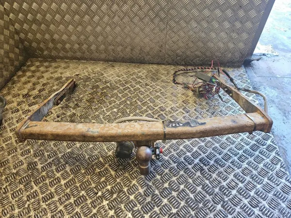Ford Mondeo MK IV trekhaakset OEM 1702170 image 2