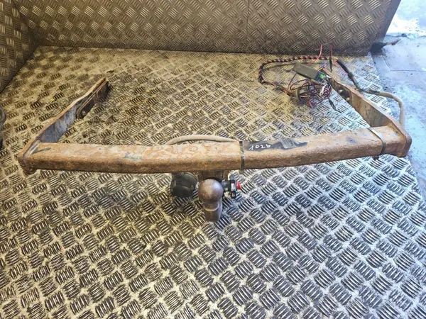 Ford Mondeo MK IV trekhaakset OEM 1702170 image 4