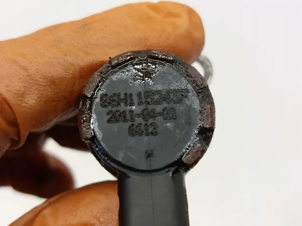 Válvula de control del árbol de levas Audi A5 OEM 06H115243F image 5