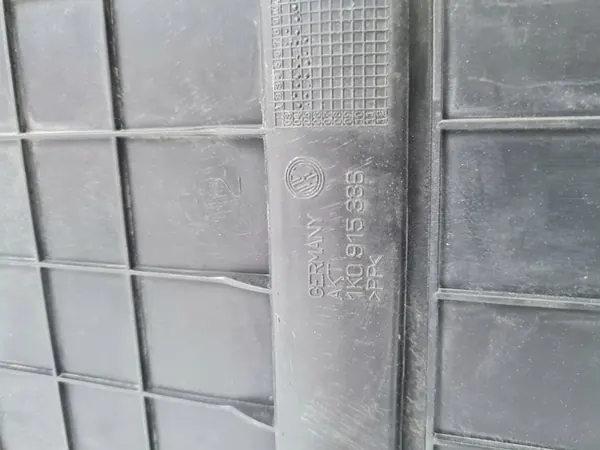 Carcaça de bateria metade Volkswagen Audi Skoda 1K0915336 image 9