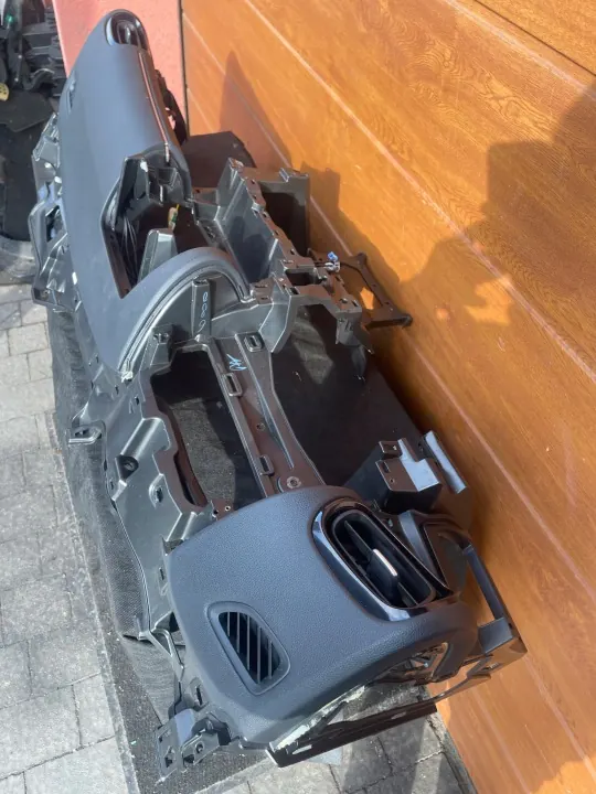 Toyota Yaris Cross 2020+ Konsoli OEM 2xTurvatyyny 4xTurvavyö image 10