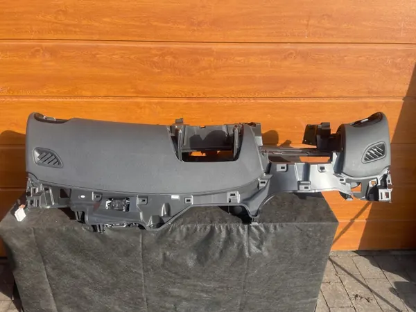 Toyota Yaris Cross 2020+ Konsoli OEM 2xTurvatyyny 4xTurvavyö image 7