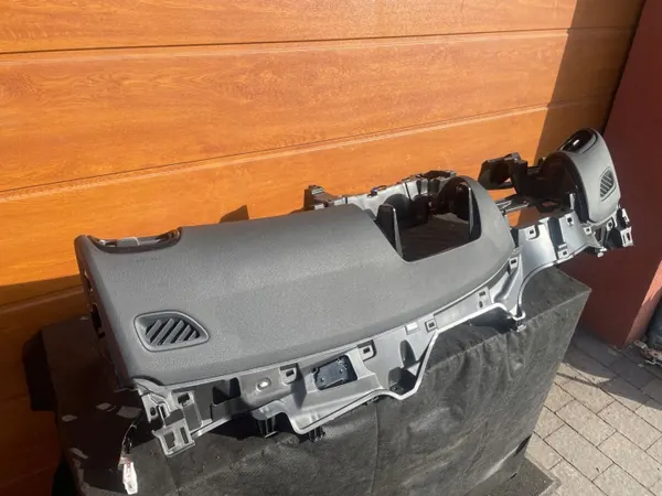 Toyota Yaris Cross 2020+ Konsoli OEM 2xTurvatyyny 4xTurvavyö image 8