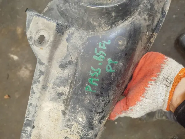 Front Right Wheel Arch VW Passat B5 image 3