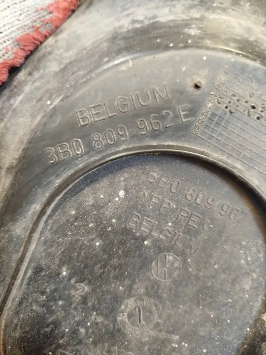 Front Right Wheel Arch VW Passat B5 image 4