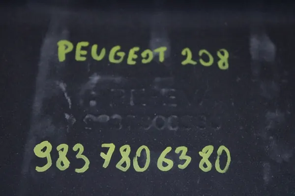 Peugeot 208 mellanväggsisolering OEM 9837806380 image 3