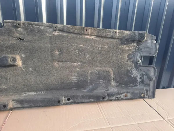 Placa de protección inferior derecha OEM 4K0825208 Audi A6 C8 image 6