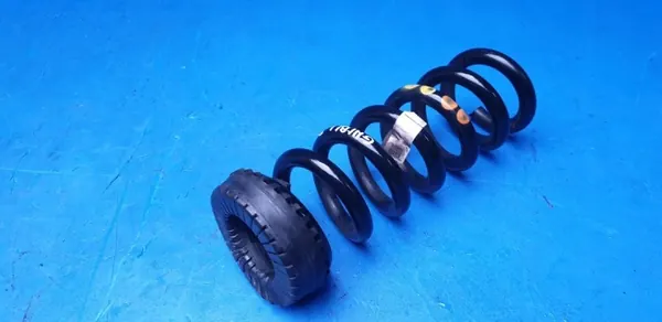 Taka jousitusjousi OEM 670005941 Maserati Ghibli image 3