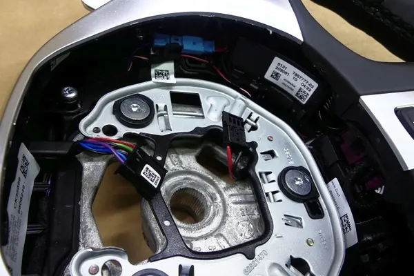 Volant BMW OEM 7857777 8606249 4 G22 M-Package image 7
