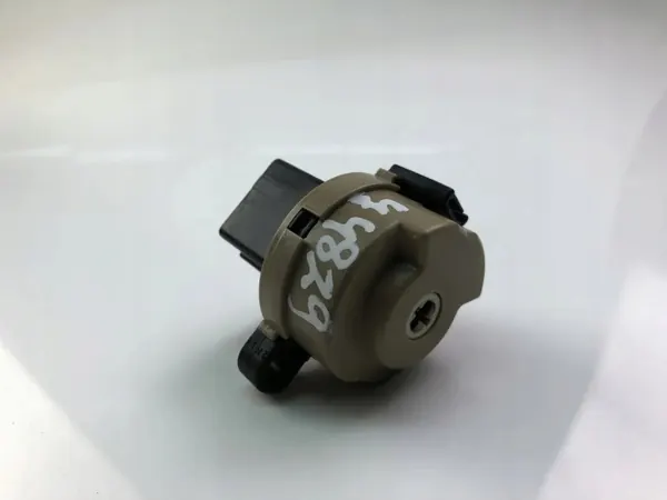 Clé Mazda 626 V OEM LC7066151 - État Utilisé image 2