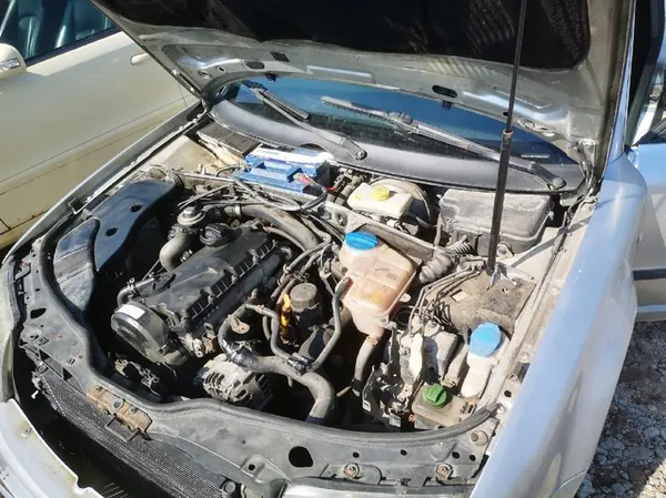 Supporti motore e cambio Skoda Superb 2005 1.9L 8e0199382b image 7