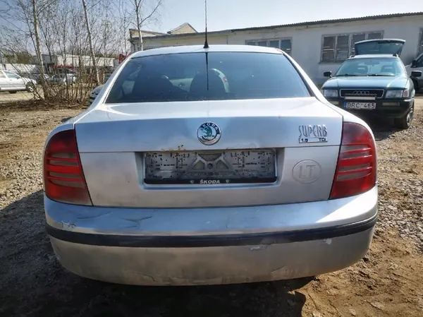 Supporti motore e cambio Skoda Superb 2005 1.9L 8e0199382b image 9