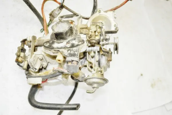 Carburador AISAN OEM 30D 78B20 71030 - Usado image 3