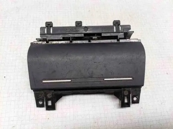 Cinzeiro Audi A4 OEM 8E0857951F para 2.5L Diesel image 2