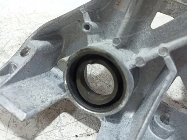 Support de compresseur Tesla Model 3 OEM 1506443-00-D image 6