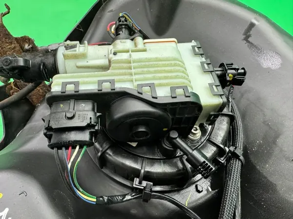 Réservoir AdBlue OEM 0928404003 pour Mazda CX-7 2.2D 2006-2012 image 7
