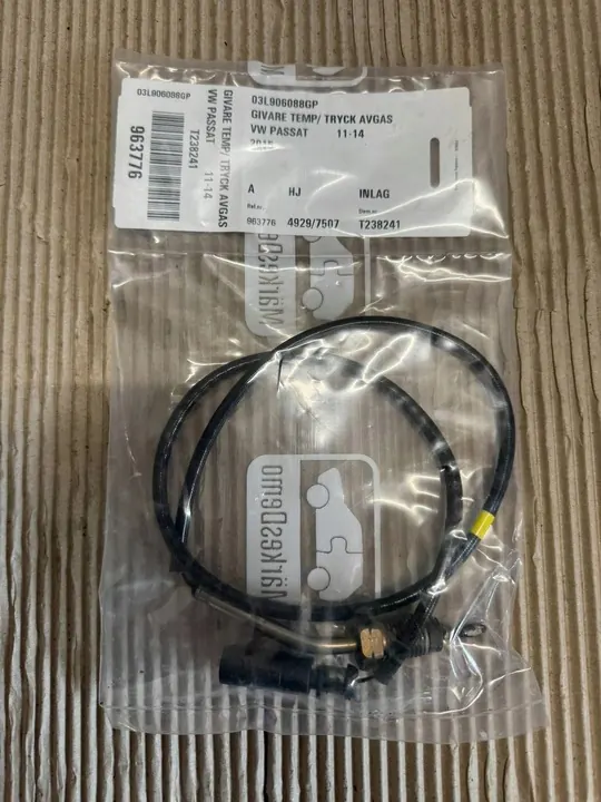 VW Passat B7 Abgastemperatursensor 03L906088GP image 2