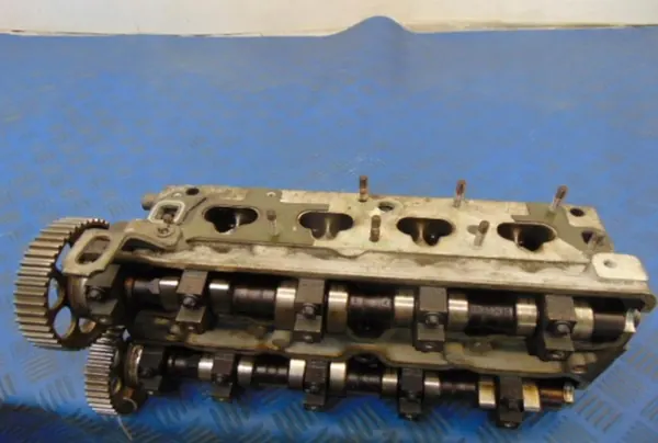 OPEL ASTRA H 1.6B Engine Head R90400186 image 3