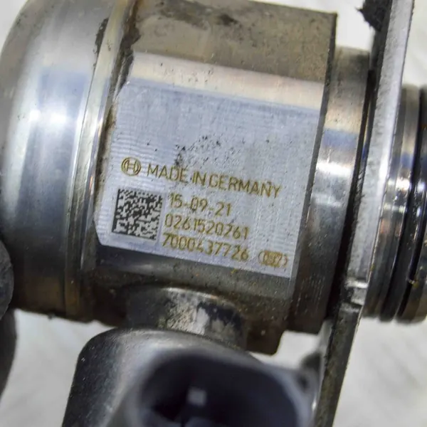 Polttoainesyöttö VW TOURAN 1.4L bensiini 2016 04E127025B image 7