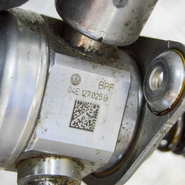 Polttoainesyöttö VW TOURAN 1.4L bensiini 2016 04E127025B image 8