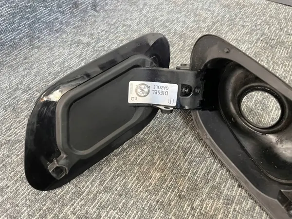 OEM XCV12657 Tapa de Combustible para VW Golf VII image 9