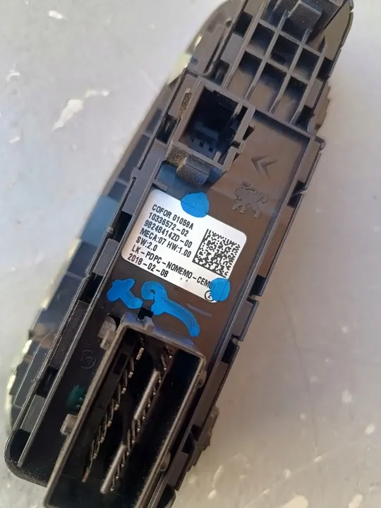 Peugeot 308 II T9 LIFT Raam Bedieningspaneel 98248414ZD image 3