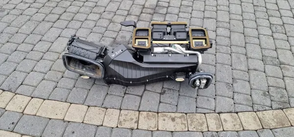 Mercedes-Benz lämmitysydin OEM A2048300662 - Käytetty image 2