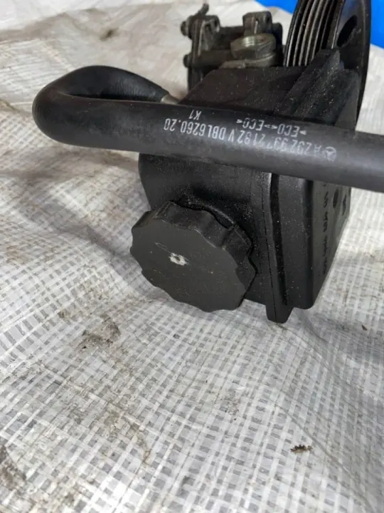 Pompe direction assistée Mercedes W208 OEM 0024662401 image 3