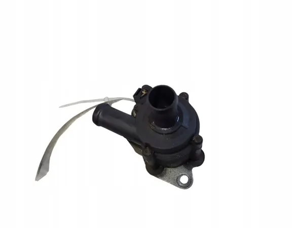 Vattenpump VOLVO V40 CROSS COUNTRY 2.0L diesel OEM image 2